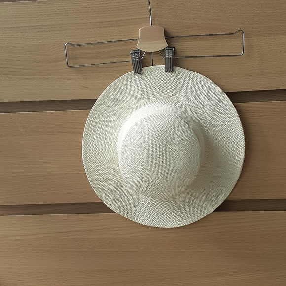 J. Crew Accessories - J Crew Wide Brim Straw Hat Off-White/Cream OSFA